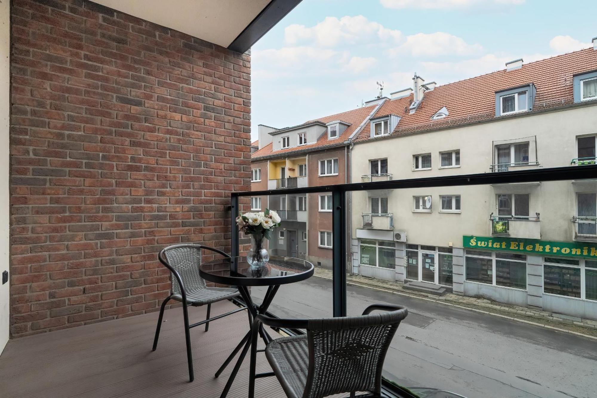 Apartment With Balcony And Free Parking In Poznan By Noclegi Renters מראה חיצוני תמונה